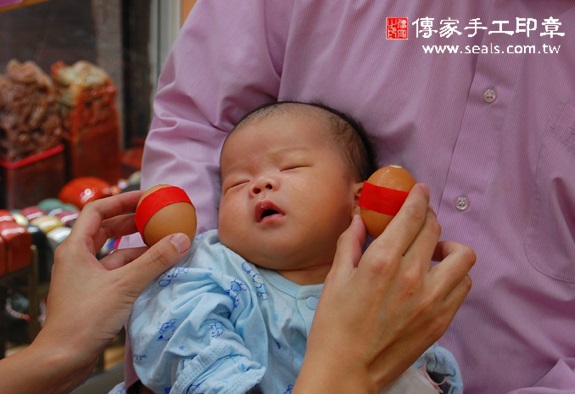 吳寶寶(新北永和區到府嬰兒寶寶滿月剃頭理髮、免費到府嬰兒剃胎毛儀式吉祥話)。到府剃頭剃胎毛主持、專業拍照、DVD光碟、證書。★購買「臍帶章、肚臍章、胎毛筆刷印章」贈送：剃頭、收涎、抓周，三選一。2015.10.25 照片3